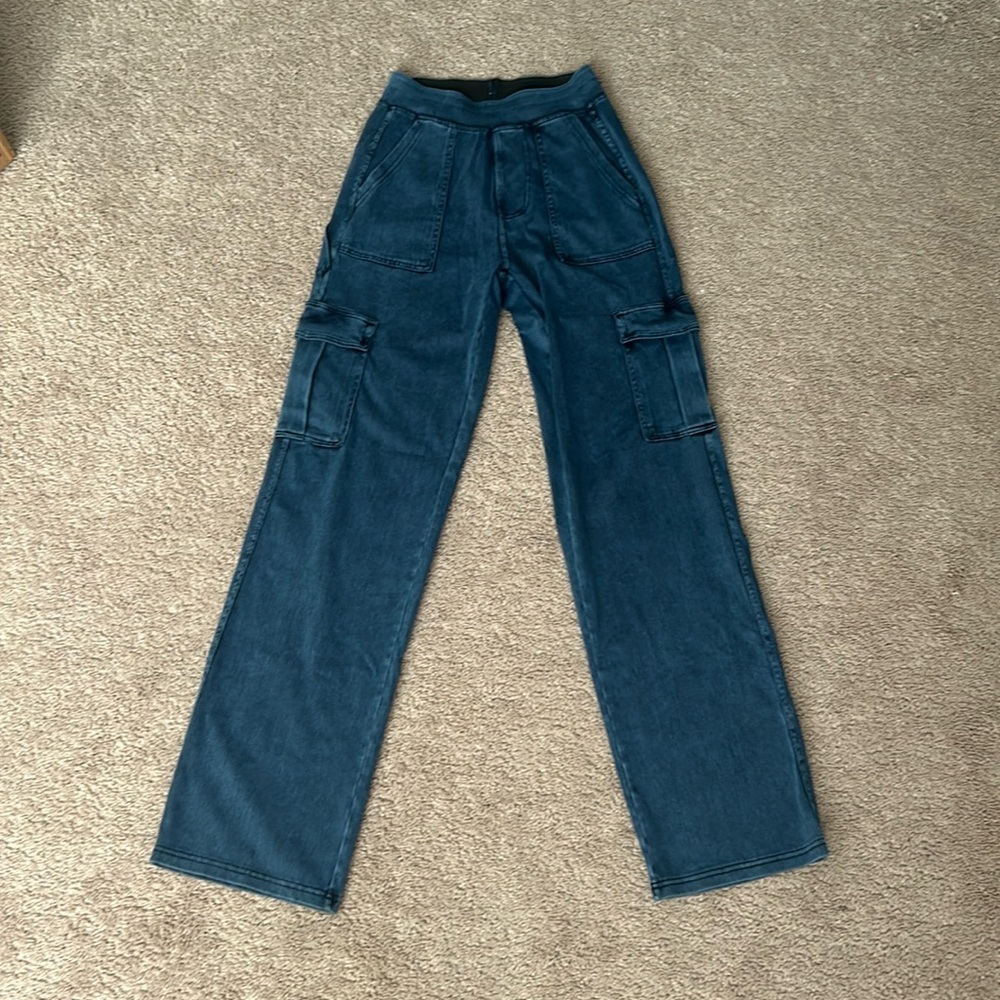 BRAND NEW Halara Magic stretchy denim pants